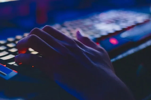 Programy służące do odtwarzania i pobierania ścieżek dźwiękowych i filmów z serwisów internetowych